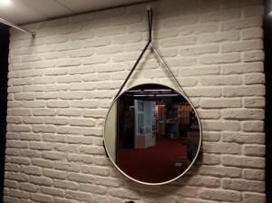 Mattoncino bianco in bagno, tres chic.