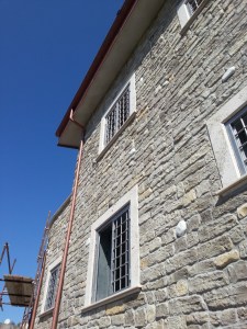 Esterno in Grigio-ocra