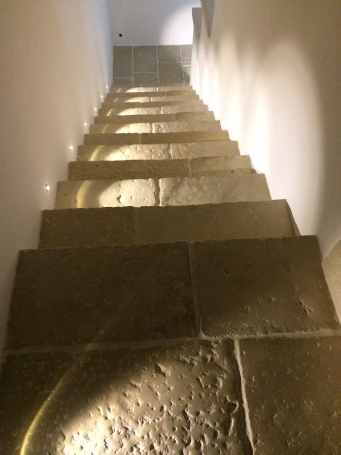 elementi per scale, prefabbricato, rivestimento scale, rivestimento gradini, gradini, scale antiche, effetto pietra per scale, rivestimento pietra gradini, rivestimento pietra scalino, scale antiche