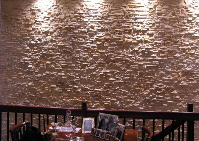 Effetto della luce su parete rivestita con Petra