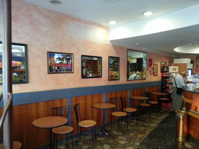 Il bar com'era prima dei lavori 