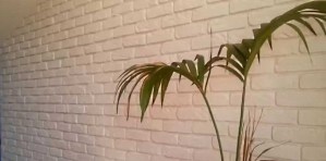 parete mansardda mattoni bianchi