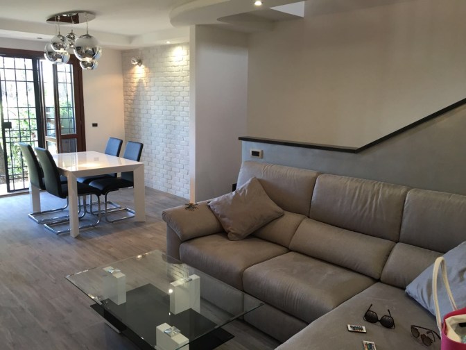 Soggiorno elegantissimo mattoni