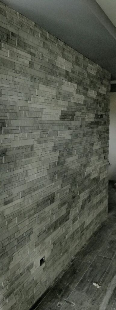 rivestimento finta pietra, quarzite, primiceri, roma, rinnovareconlapietra.com, soggiorno, arredamento negozi, architettura d'interni, arredare con la pietra