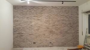 Mattone grigio stonalizzato, rivestimenti mattone soggiorno, finto mattone roma, rivestimento interno in mattoni roma