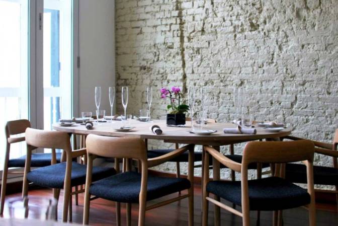 astounding-simple-dining-room-with-stone-wall-decor-ideas-furnished-wooden-table-and-chairs-on-dark-hardwood-floor-design-also-cool-table-manner-decoration-ideas