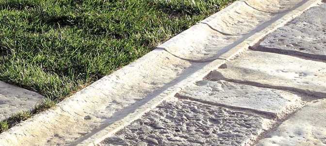 canalina alla francese, canalina di defluvio acqua piovana, canalina francese, canalina basolato