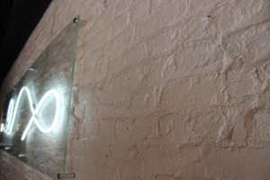 Pareti in finti mattoni, Pareti pannelli mattoni, Mattoni su parete, foto di parete in mattoni, Mattoni, Mattoncini in pietra ricostruita, mattoni in gesso, mattoni in polistirolo, rivestimenti mattoni prezzo, posa in opera mattoni roma, quanto costa rivestire una parete in mattoni, rinnovareconlapietra, montaggio parete mattoni, mattoni fai da te, arredamento negozi, mattoncini su parete