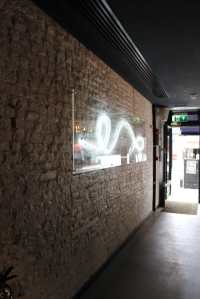 Pareti in finti mattoni, Pareti pannelli mattoni, Mattoni su parete, foto di parete in mattoni, Mattoni, Mattoncini in pietra ricostruita, mattoni in gesso, mattoni in polistirolo, rivestimenti mattoni prezzo, posa in opera mattoni roma, quanto costa rivestire una parete in mattoni, rinnovareconlapietra, montaggio parete mattoni, mattoni fai da te, arredamento negozi, mattoncini su parete