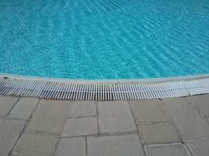 pavimenti antichizzati, pavimenti antichi, vecchi pavimenti, pavimenti recuperati, oavimenti Primiceri, pavimenti da esterno, pavimenti da giardino, sentieri in giardino, sentieri su prato, vialetti su prato, vialetti a secco, giardino, villa d'epoca