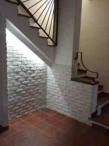 Pareti in Mattone, Mattone bianco per rivestimento, Rivestire con i mattoni, Mattoncini da rivestimento, Arredo negozi Roma, Preventivo pietra ricostruita, pietra ricomposta, Superfici in mattone, Parete di mattoni bianchi, Primiceri, rinnovareconlapietra.com, Casalpalocco, Infernetto, Eur, Roma