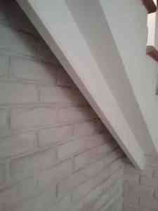 Pareti in Mattone, Mattone bianco per rivestimento, Rivestire con i mattoni, come illuminare rivestimento, Mattoncini da rivestimento, Arredo negozi Roma, Preventivo pietra ricostruita, pietra ricomposta, Superfici in mattone, Parete di mattoni bianchi, Primiceri, rinnovareconlapietra.com, Casalpalocco, Infernetto, Eur, Roma