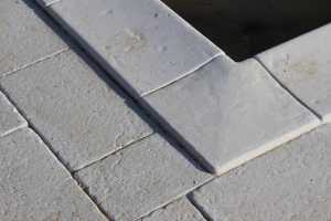 piscina in costruzione, pavimenti per piscina, i mgiliori pavimenti per piscina