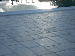 piscina in costruzione, pavimenti per piscina, i mgiliori pavimenti per piscina