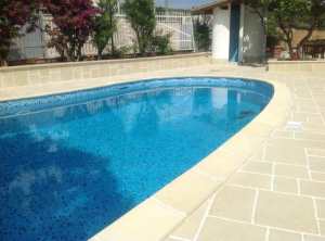 piscina in costruzione, pavimenti per piscina, i mgiliori pavimenti per piscina