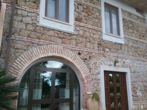 PAVIMENTI PER ALBERGHI, PAVIMENTI PER AGRITURISMO, PAVIMENTI PARTICOLARI, PAVIMENTI PER STRUTTURE RICETTIVE, PAVIMENTI PER ESTERNI, PAVIMENTI PER ESTERNO, PAVIMENTI PIETRA RICOMPOSTA, PAVIMENTI PER AGRITURISMO, PIETRA RICOSTRUITA PRIMICERI, VECCHIO BASOLATO, PRIMICERI, CHIANCA, ALBERGHI, PAVIMENTI PER AGRITURISMO