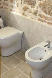 PAVIMENTI PER ALBERGHI, PAVIMENTI PER AGRITURISMO, PAVIMENTI PARTICOLARI, PAVIMENTI PER STRUTTURE RICETTIVE, PAVIMENTI PER ESTERNI, PAVIMENTI PER ESTERNO, PAVIMENTI PIETRA RICOMPOSTA, PAVIMENTI PER AGRITURISMO, PIETRA RICOSTRUITA PRIMICERI, VECCHIO BASOLATO, PRIMICERI, CHIANCA, ALBERGHI, PAVIMENTI PER AGRITURISMO