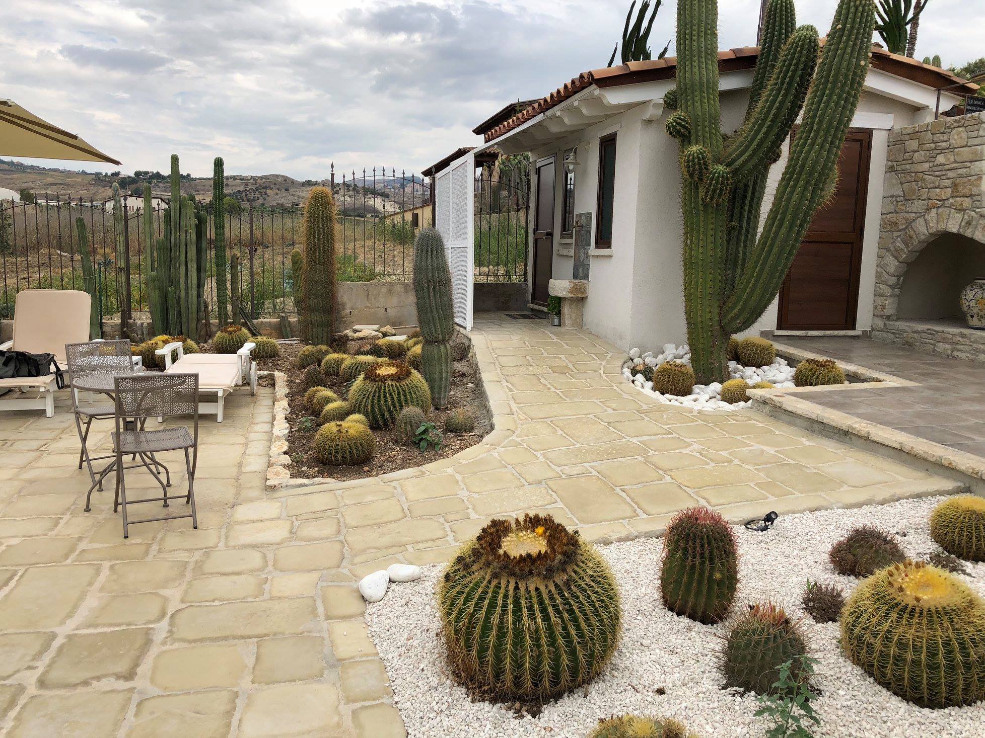 PAVIMENTI PER ALBERGHI, PAVIMENTI PER AGRITURISMO, PAVIMENTI PARTICOLARI, PAVIMENTI PER STRUTTURE RICETTIVE, PAVIMENTI PER ESTERNI, PAVIMENTI PER ESTERNO, PAVIMENTI PIETRA RICOMPOSTA, PAVIMENTI PER AGRITURISMO, PIETRA RICOSTRUITA PRIMICERI, VECCHIO BASOLATO, PRIMICERI, CHIANCA, ALBERGHI, PAVIMENTI PER AGRITURISMO