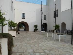 PAVIMENTI PER ALBERGHI, PAVIMENTI PER AGRITURISMO, PAVIMENTI PARTICOLARI, PAVIMENTI PER STRUTTURE RICETTIVE, PAVIMENTI PER ESTERNI, PAVIMENTI PER ESTERNO, PAVIMENTI PIETRA RICOMPOSTA, PIETRA RICOSTRUITA PRIMICERI, VECCHIO BASOLATO, PRIMICERI, CHIANCA, ALBERGHI, PAVIMENTI PER AGRITURISMO, PAVIMENTI CENTRI BENESSERE, PAVIMENTO CENTRO BENESSERE, PAVIMENTI PER PISCINE