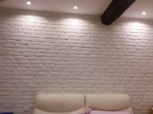 come posare una parete in mattoni