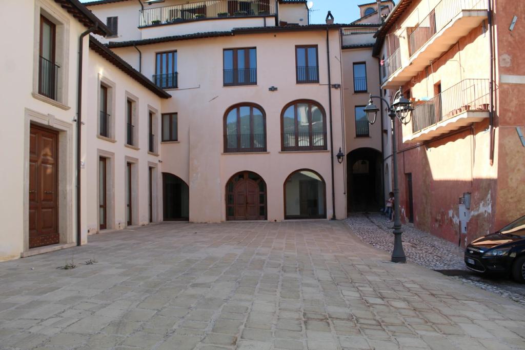 Largo San Giorgio a Rieti pavimentato in Vecchio Basolato